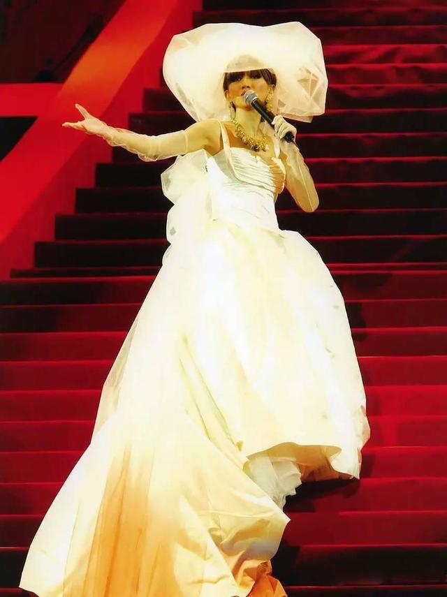 “香港女儿”梅艳芳：将渣男视作挚爱，临终演唱会还为陈奕迅铺路