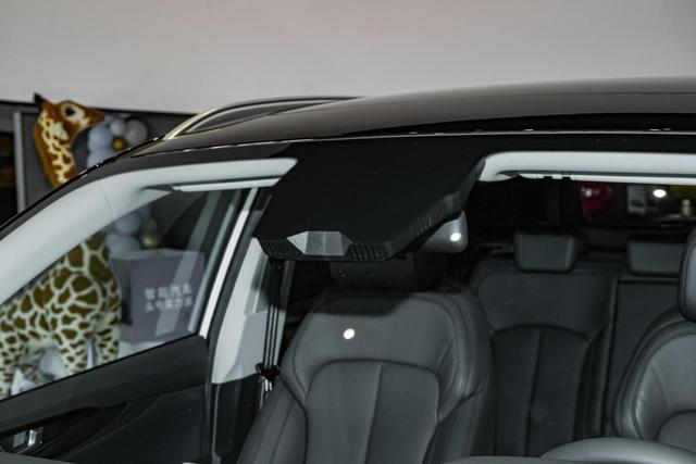 一公里才7分钱，7.9破百+3块大屏，还能自动驾驶，实拍威马W6