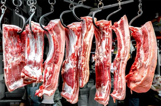 年龄大应该少吃肉，还是多吃肉？上了年纪后，不妨多吃2种肉