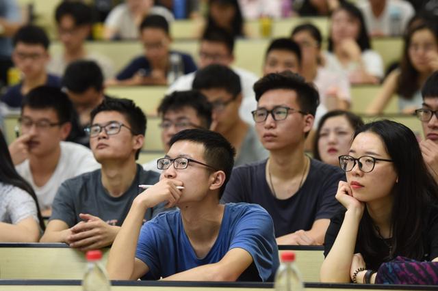 大一新生，到底要不要買電腦？電腦“小白”怎麼選擇電腦？