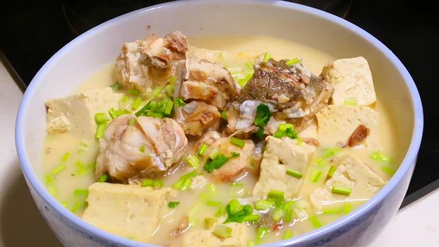 入冬了，最愛這鍋燉魚，營養非常全面，刺少肉多，熱熱乎乎太香了- kks 