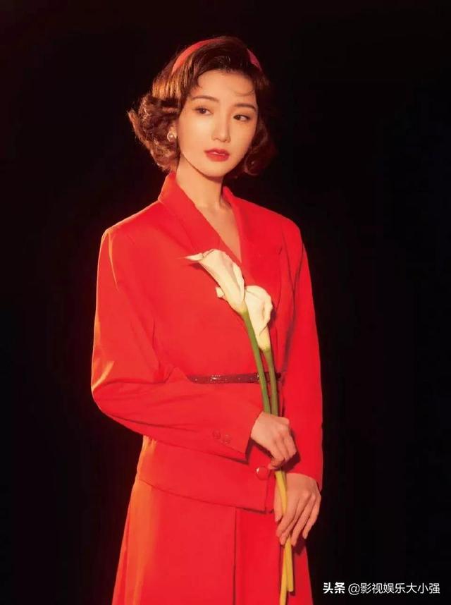 毛晓彤晒乔三丽结婚照，太漂亮了