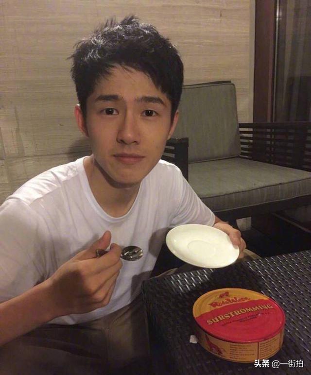 路人镜头下的男明星 吴亦凡 朱正廷 王俊凯 鹿晗谁最惊艳 今日热点