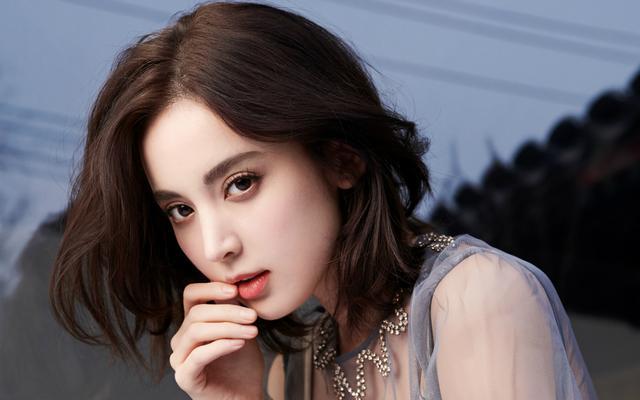 女人过了45岁后，雌激素水平或会下降，建议平时少吃4种食物