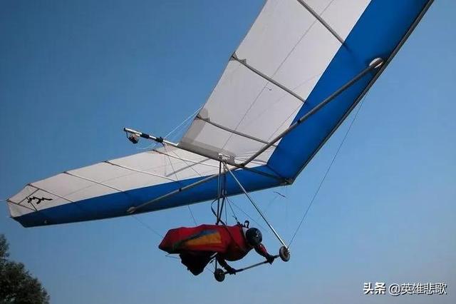 2013年，中国飞人衣瑞龙挑战翼装飞行空中特技，不幸坠湖遇难