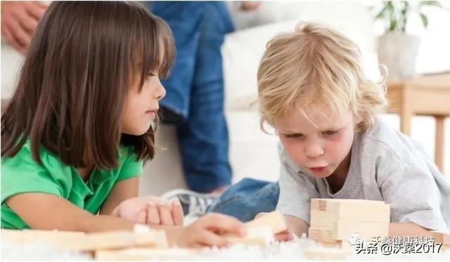 被抱到沃桑的6岁半自闭症小静