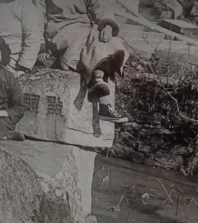 帆布鞋越穿越大（帆布鞋越穿越大还是越小）