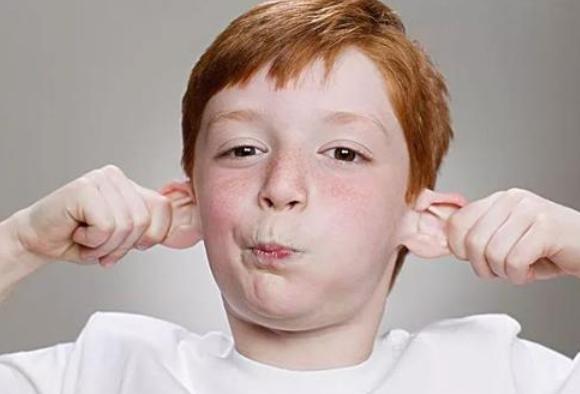 小孩身上皮肤像鸡皮疙瘩一样怎么回事啊