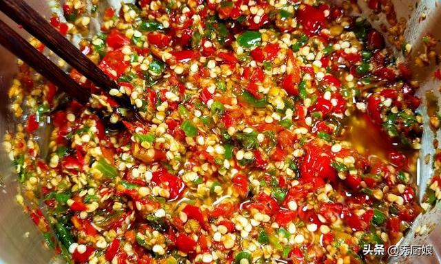 家庭自制辣椒酱的做法（辣椒酱怎么做好吃又香）