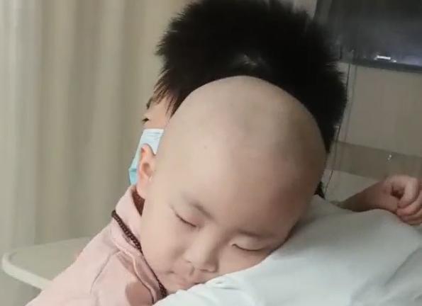 5岁女童苦苦哀求：“妈妈，不要留我一个人！”