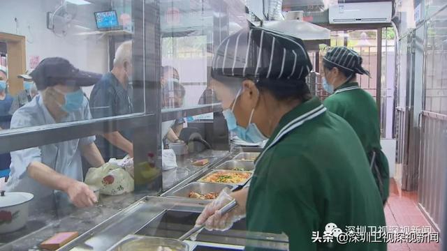 有了这个食堂 居民们欢呼：不用做饭了