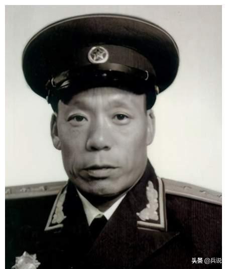 张万年:开国大校当了10年师长，60岁率部对越还击，点名让张万年归队
