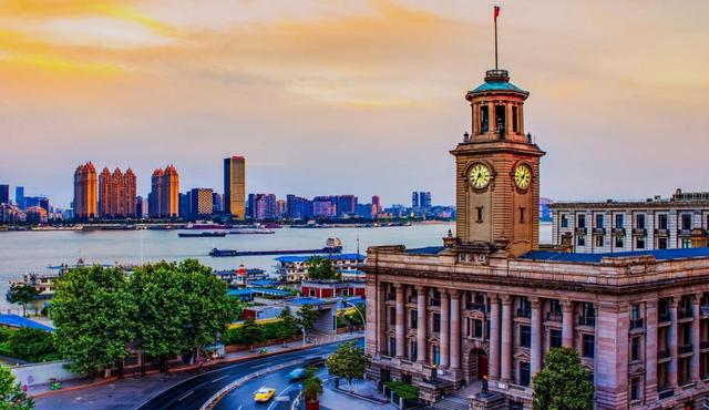 南京、成都、重庆、武汉和杭州，谁才是我国综合实力第五城？