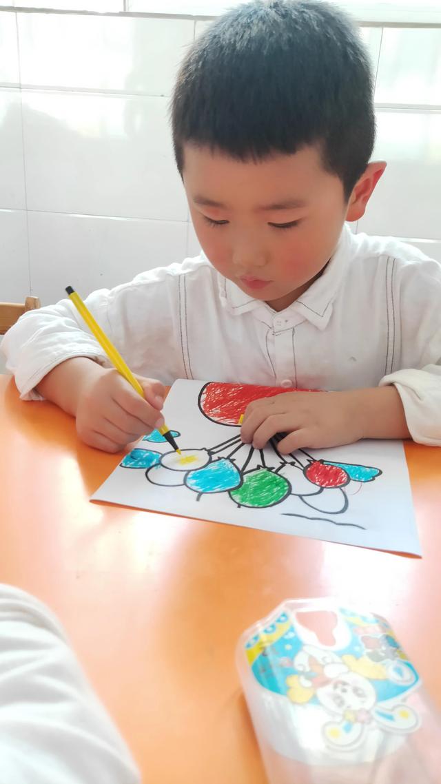 欢度国庆––魏庙镇房村幼儿园