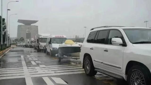 胖东来创始人于东来：90%利润给员工，冲在抗洪第一线