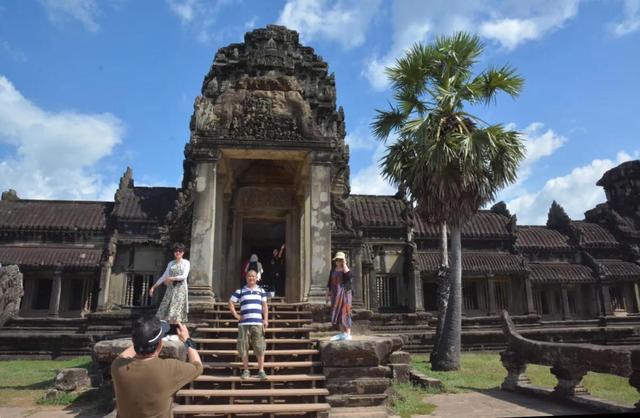 高棉的微笑（第一集）吴哥窟探秘历险记（Angkor Wat)