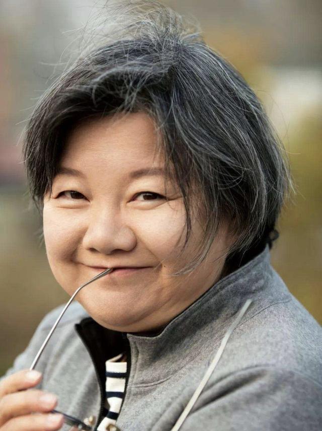 陈凯歌 辜负洪晃 与倪萍同居7年 为何最后却娶了陈红 全网搜