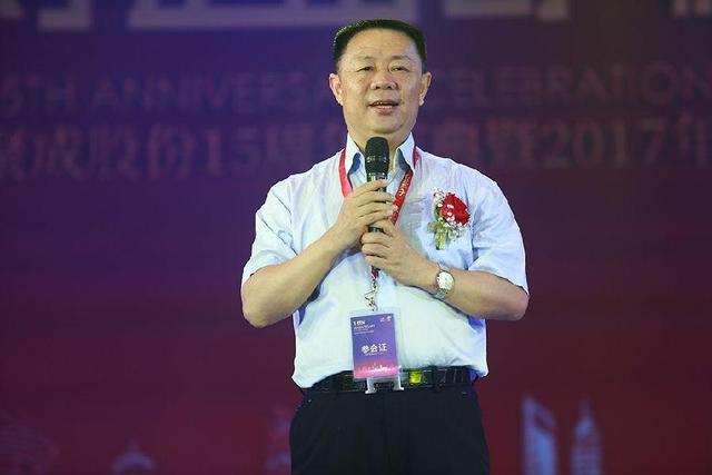 养猪第一股的覆灭史：侯建芳偷偷套现4.62亿，雏鹰负债182亿退市