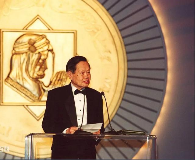 1971年杨振宁回国，称杜聿明为“杜先生”，周总理迅速纠正其错误