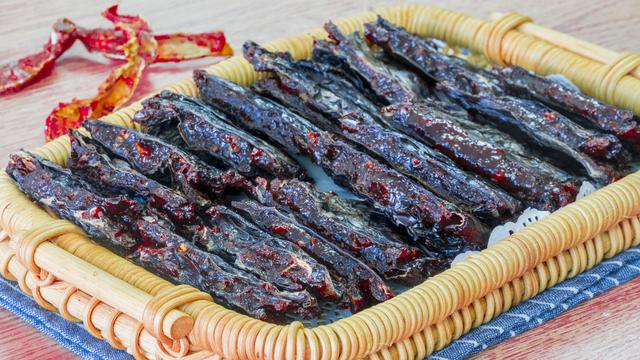 春天，女人想少用化妆品，多吃6种“紫色食物”，常吃脸色更红润