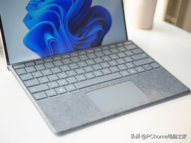 微软的固执与用户的偏执 Surface Pro 8评测