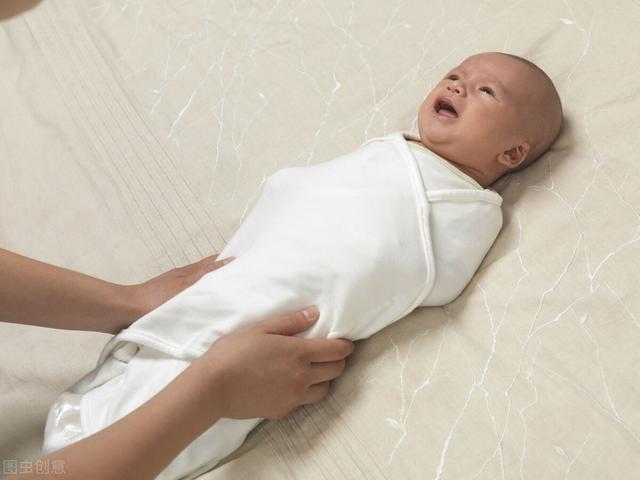 婴儿襁褓正确包法（新生儿如何裹襁褓）