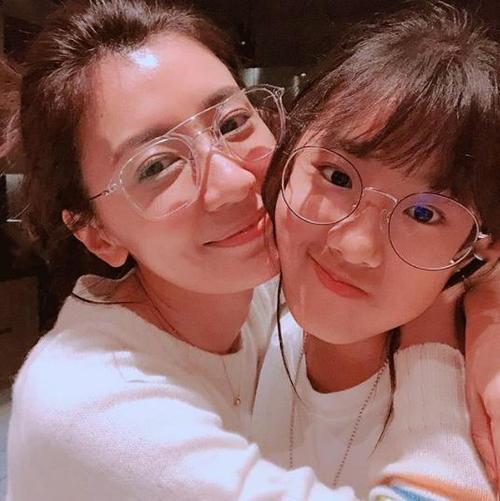 孙志浩:贾静雯大女儿力护生父孙志浩！怼网友不知离婚内情，父女感情深厚