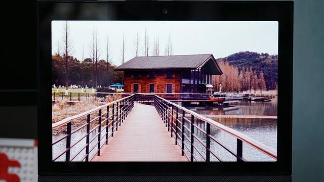 超大屏，免接听—天猫精灵V10，重新定义智能音箱