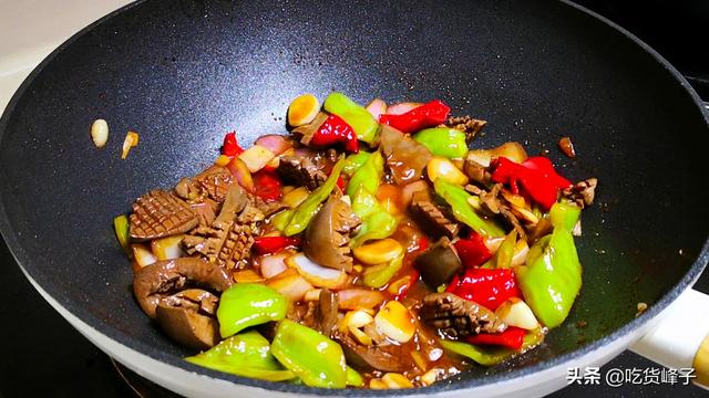 炒腰花時，最忌直接下鍋炒，教你正確做法，脆嫩爽口不腥氣，真香