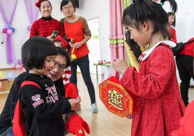 幼儿园的“新型攀比”正在蔓延，家长苦不堪言，孩子却乐在其中