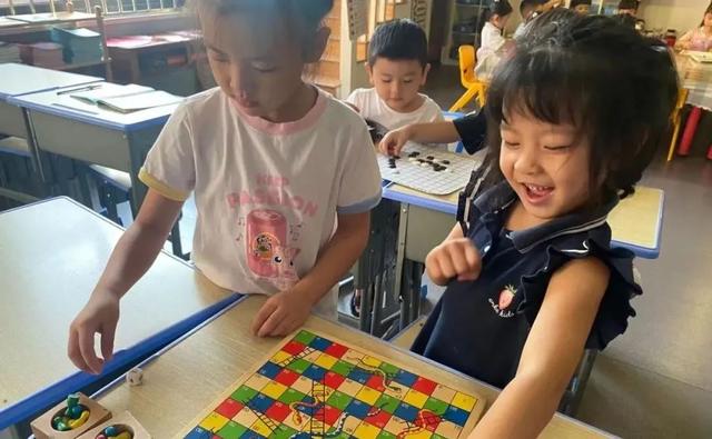 人类幼崽成长记：吃饭收拾样样行