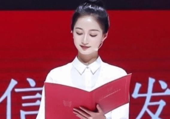 中国传媒大学校花冯琳，毕业实习无缘央视，选择签约上海卫视