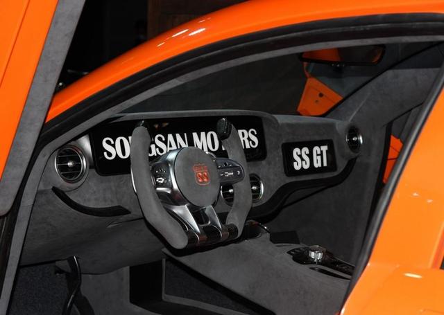 松散机车整了一台“保时捷”，续航可达800km，3.8S即可破百