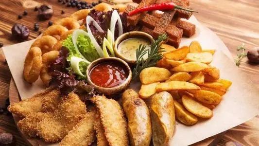 三高患者饮食一定要远离这4种食物，离的越远越好