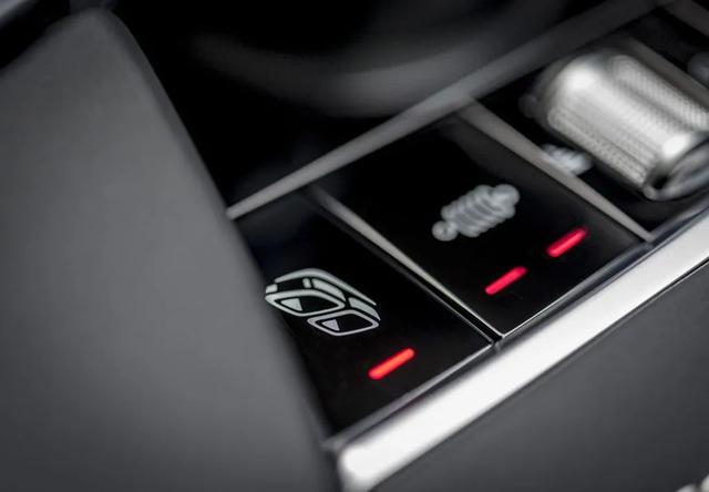 最受欢迎的10项汽车功能：座椅加热夺冠，自动驾驶垫底