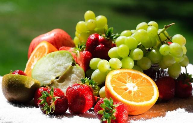 女人40岁后要学会保养，做好4件事，或能助你延缓衰老显年轻