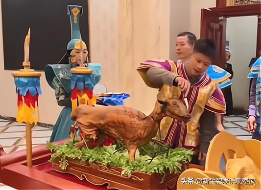 明星怎么过国庆？苏炳添在内蒙古吃烤全羊，章子怡吴京在上海逛街