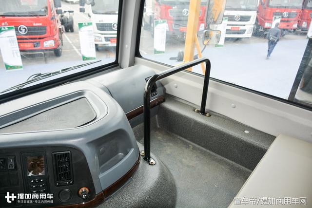 矿用工程车