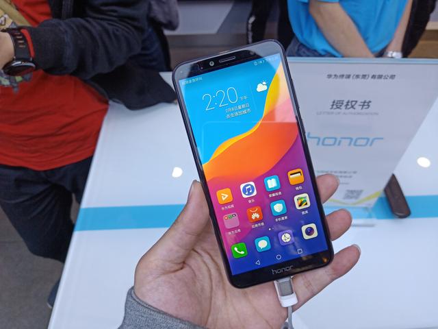 [云端云中君朋友圈自动点赞]，荣耀7x深色模式在哪设置