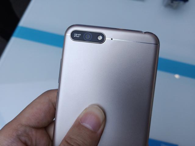 [云端云中君朋友圈自动点赞]，荣耀7x深色模式在哪设置