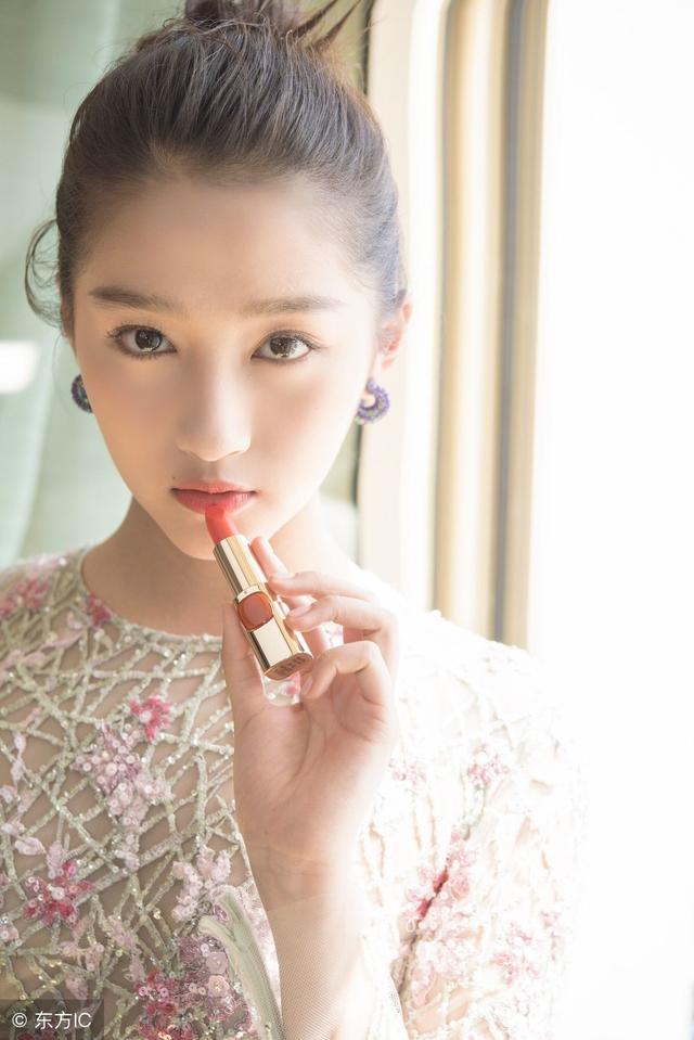 关晓彤个人资料及简历(关晓彤个人资料父母是谁)