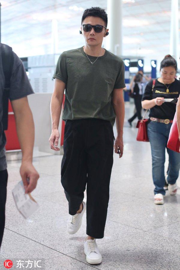 李荣浩身高:身高180的李荣浩明明是型男一枚，但为什么侧面却像小老头？