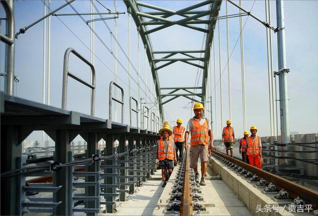 建精品工程展铁军雄风