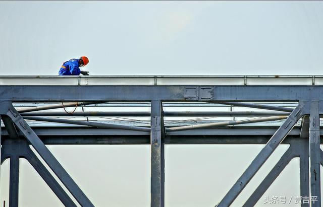 建精品工程展铁军雄风