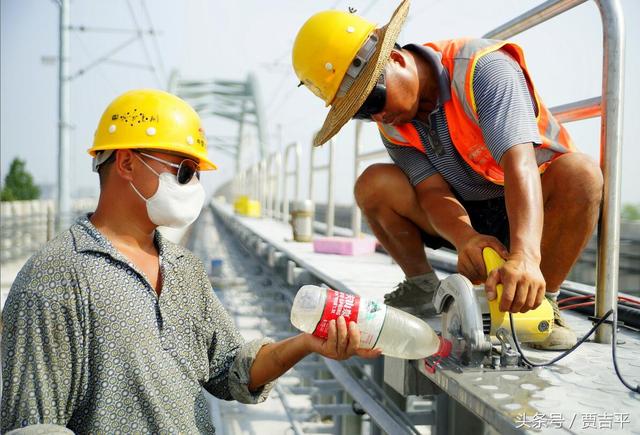 建精品工程展铁军雄风