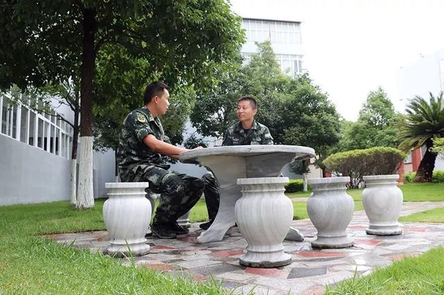 两位好主官 一对好搭档——记武警保山支队勤务保障中队一对好主官