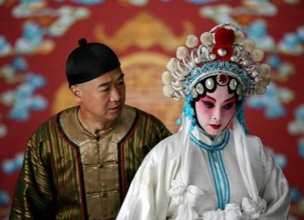 纪晓岚老婆:《铁齿铜牙纪晓岚》3位主演的夫人，相比较之下，还是她最幸福