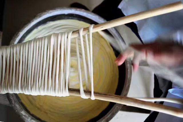 家乡湖北麻城的手工油面(麻城油面的正宗做法)_手工miao