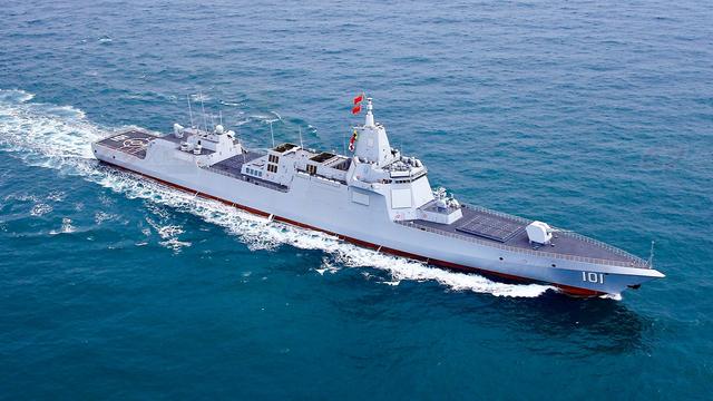 中国展示自由航行！055大驱现身日本海，日本自卫队敢怒不敢言