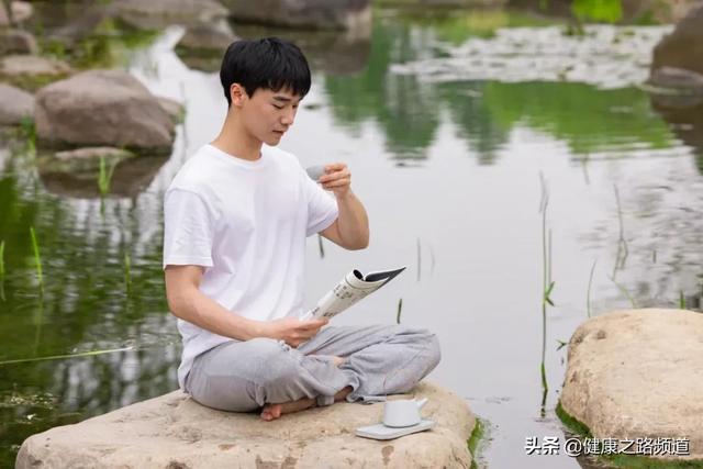 气血不足怎么办？四个简单方法，一个老中医秘方，把气血补回来